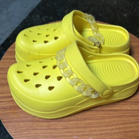 Yellow Crops - Picture 2 of 4